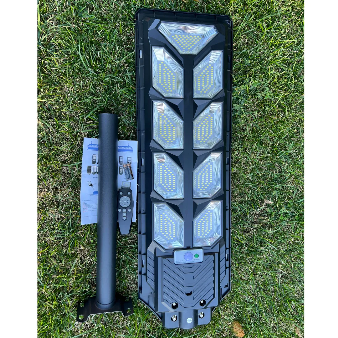 BigM 900W Commercial Grade Solar Street Lights for Outdoor Use