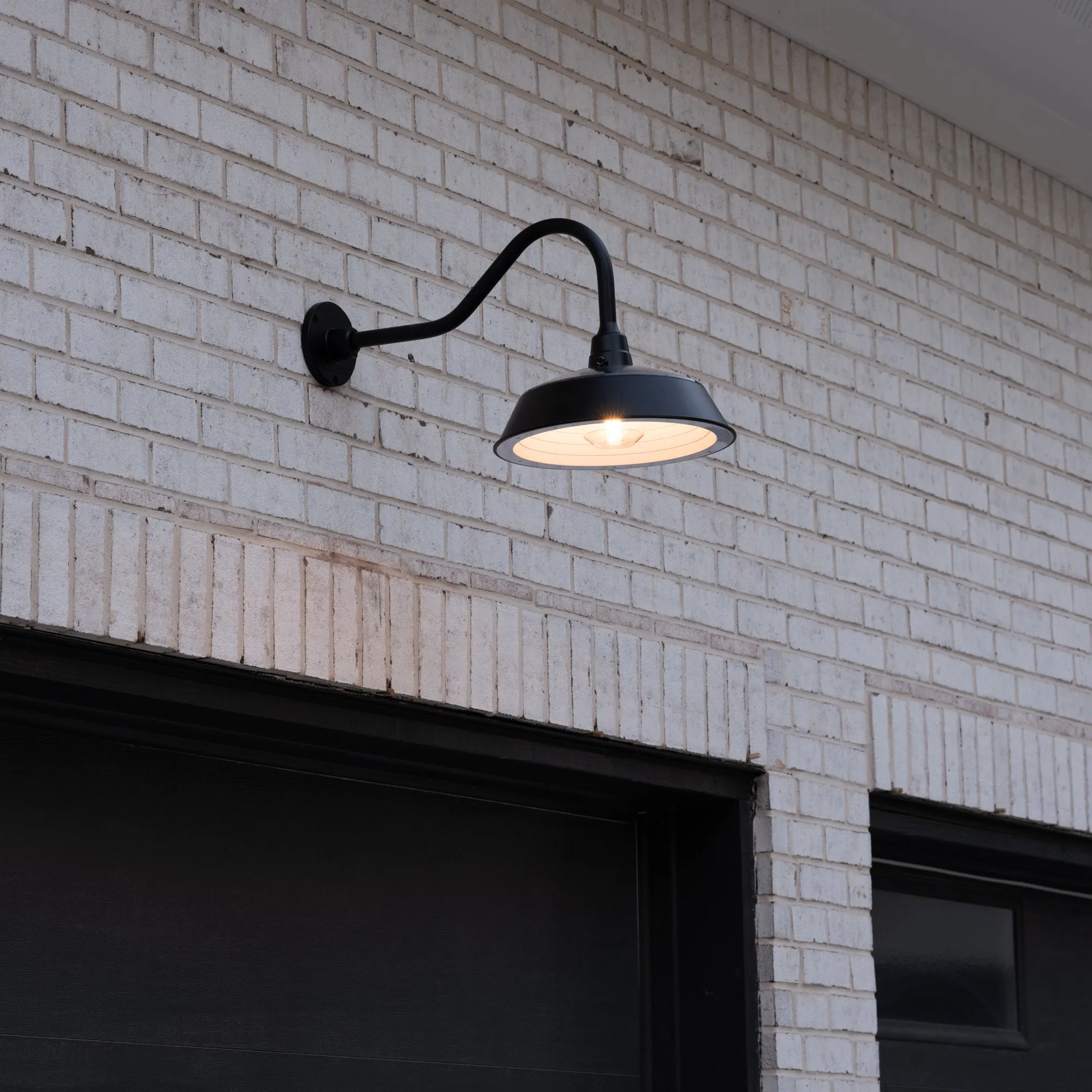 Cottage Solar Gooseneck Barn Light, 2700K