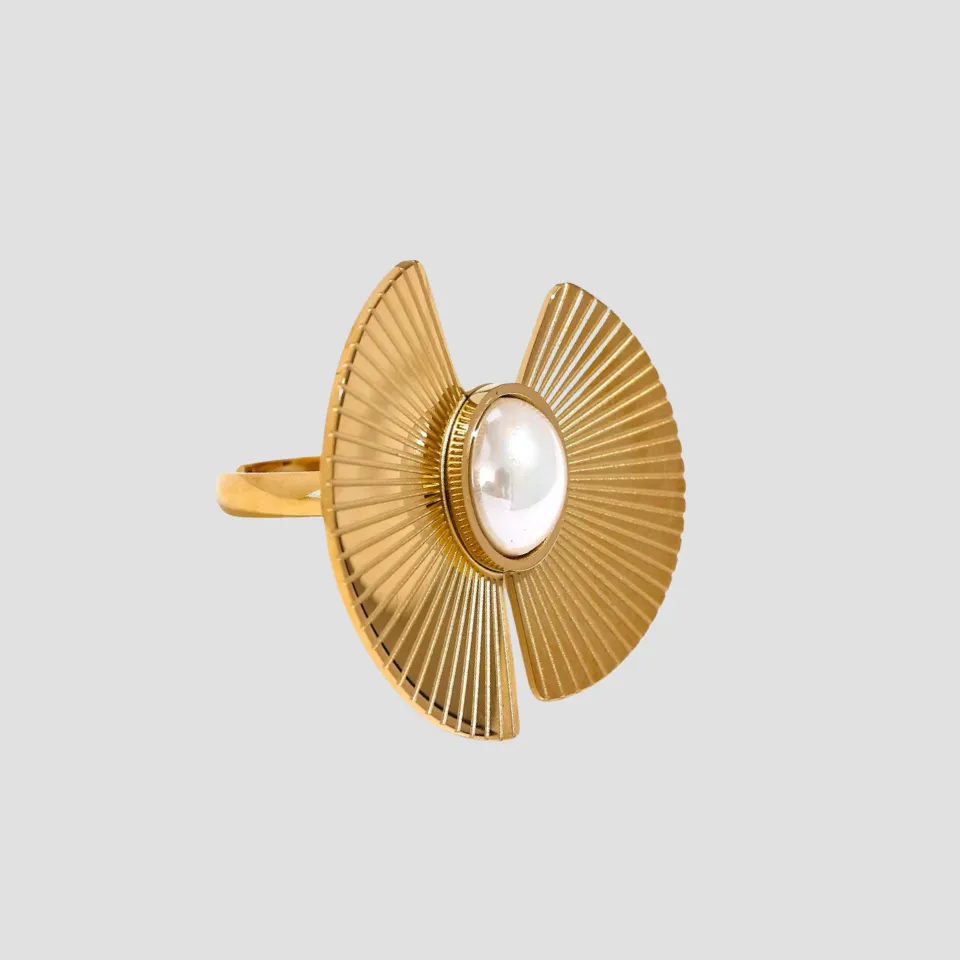 Double Fan Pearl 18k Gold Ring