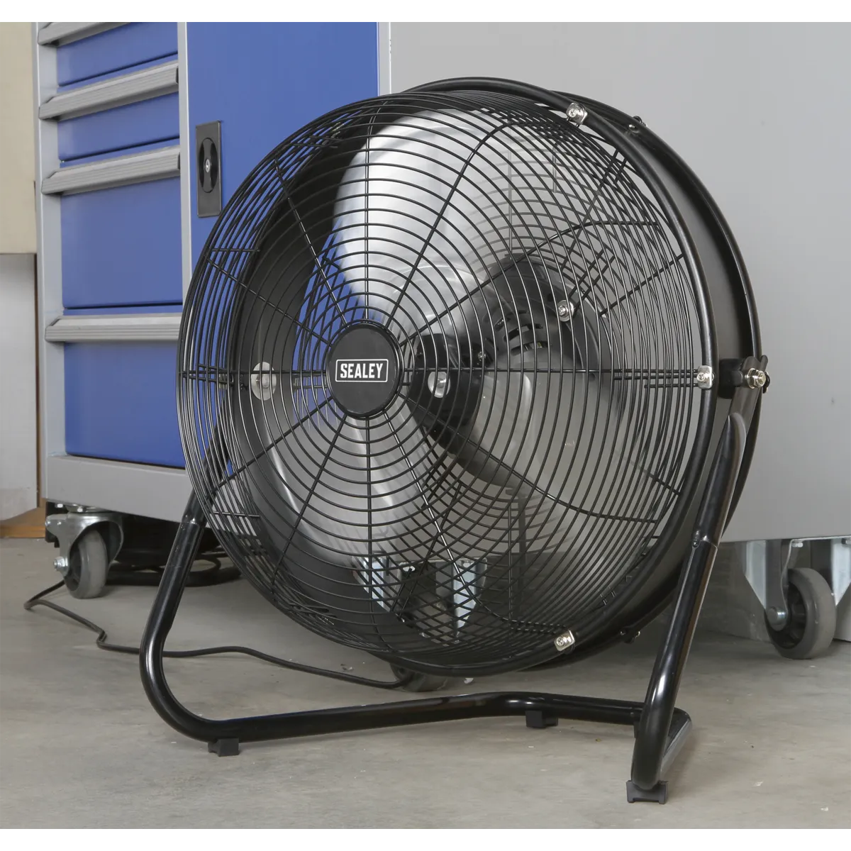 Industrial High Velocity Floor Fan with Internal Oscillation 18"