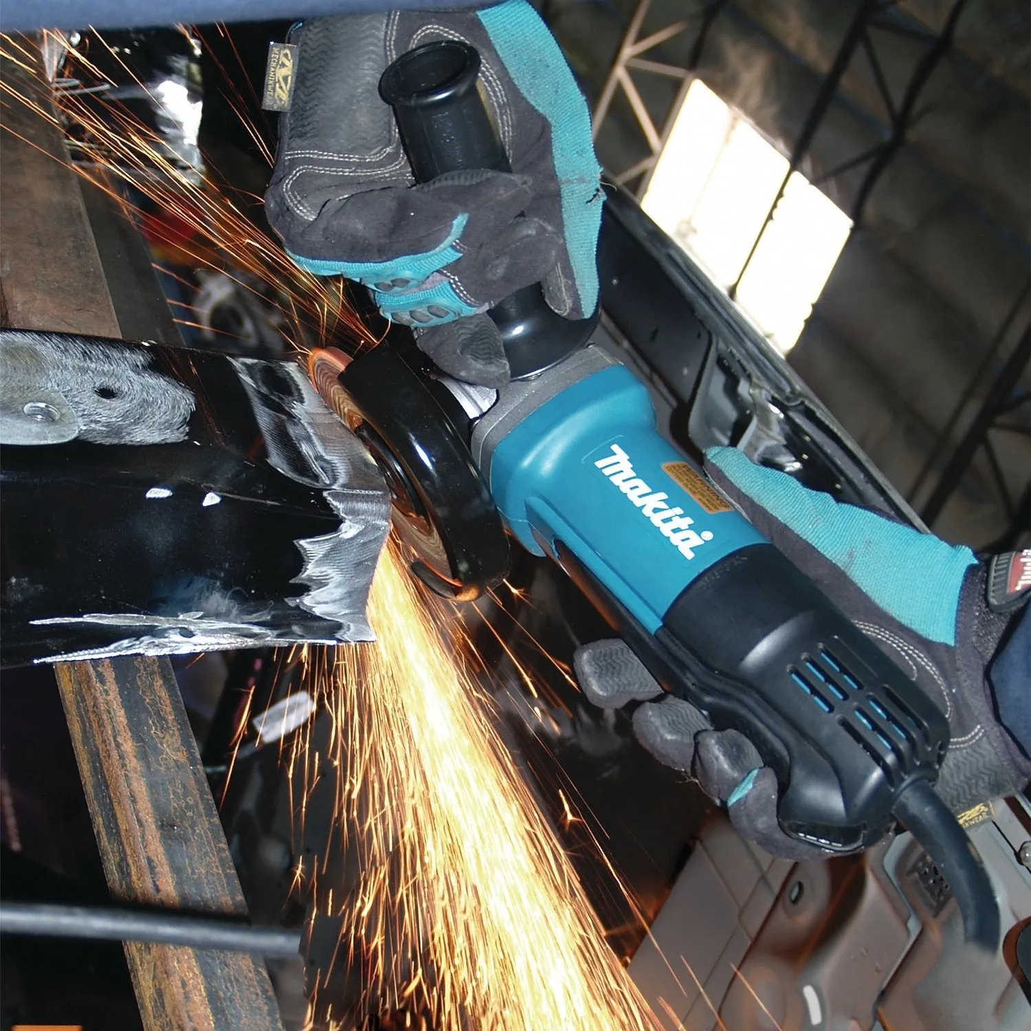 Makita (9557PB-R) 4-1/2" Paddle Switch Angle Grinder, with AC/DC Switch (Factory Reconditioned)