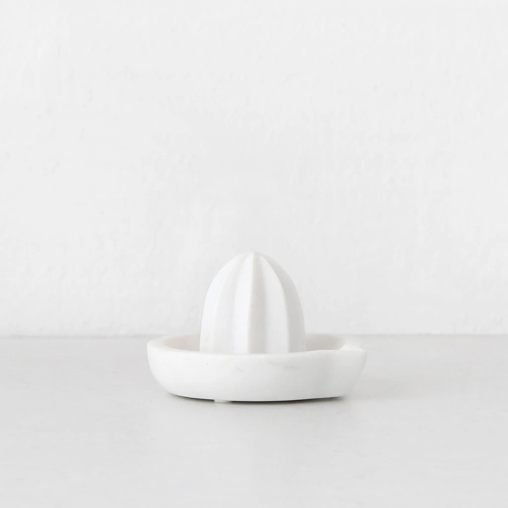 MARA CITRUS JUICER  |  WHITE MARBLE