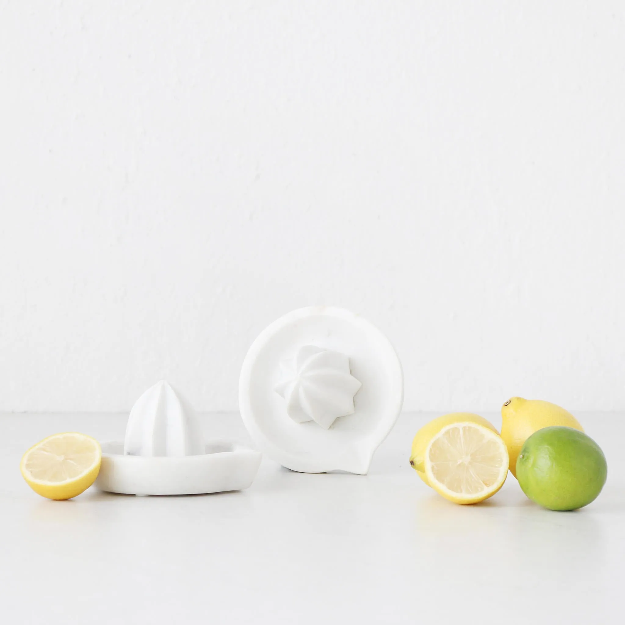 MARA CITRUS JUICER  |  WHITE MARBLE