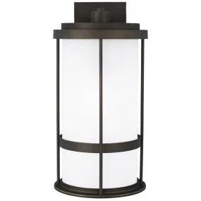 Sea Gull Lighting Wilburn Large 1-Light Outdoor Wall Lantern with Bulb